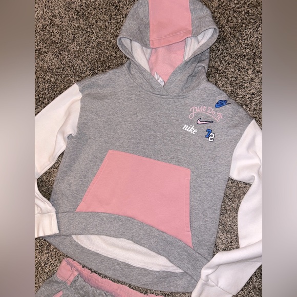 Nike girls Hoodie and shorts matching outfit, Size Large - Picture 5 of 16
